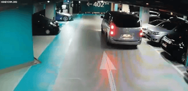 이 사건 화재는 사실상 관성적으로 '안전 수칙'을 무시하던 이들이 만든 인재(人災)였다. 사고 당시의 모습. /온라인 커뮤니티 '보배드림' 캡처