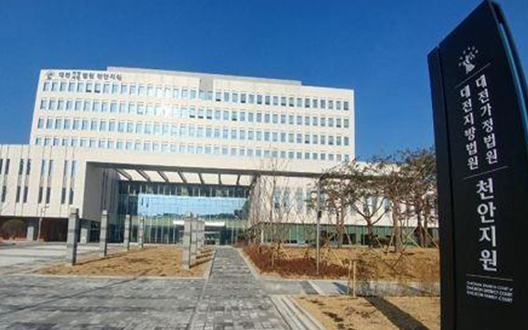 6살 아이가 홀로 집에 남겨진 '21일'…자식 굶어 죽는 동안 친모는 '여행길' 기사 관련이미지