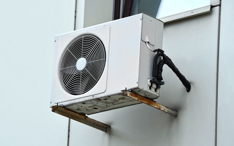 추석 연휴에도 실외기 고치다 떨어져 숨진 청년…중대재해법 위반 조사 기사 관련이미지