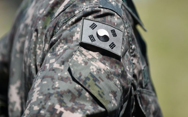 "끝날 때 깨워" 후임병에 맡기고 초소 근무 중 쿨쿨 잔 군인, 전역 후 처벌 기사 관련이미지