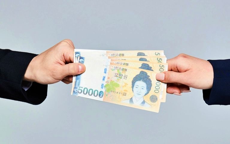 "먼저 헤어지자고 하면 1000만원" 약속…이별 통보하자 그 돈 달라는 남자친구 기사 관련이미지