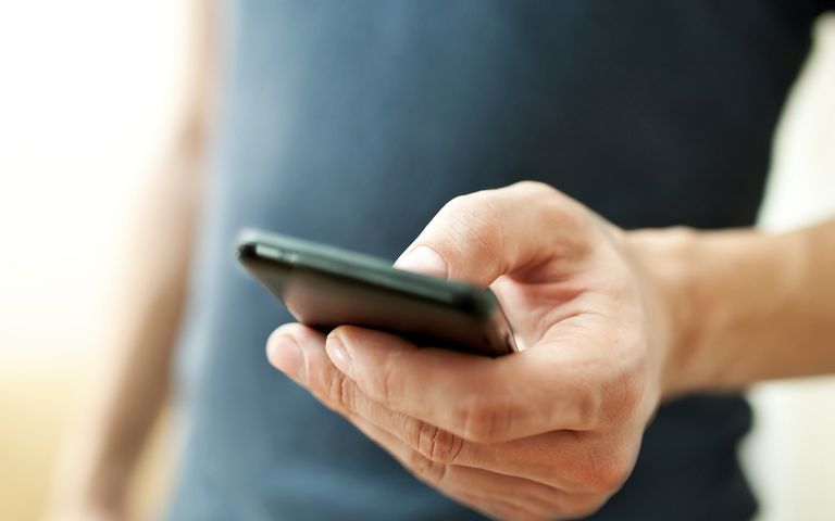 수시로 전화 걸어 "예뻐요", "지켜봤다", 사랑한다" 스토킹에 신체 부위 노출도 기사 관련이미지
