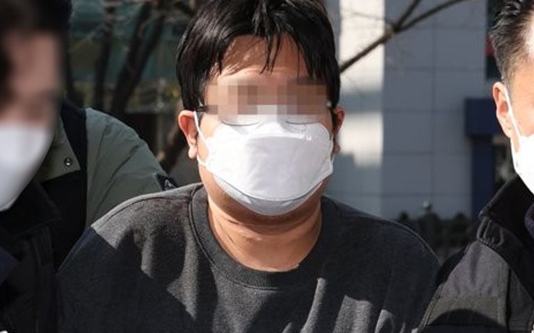 "학대당했다"며 아버지·어머니·형 살해한 30대…1심 징역 35년 기사 관련이미지