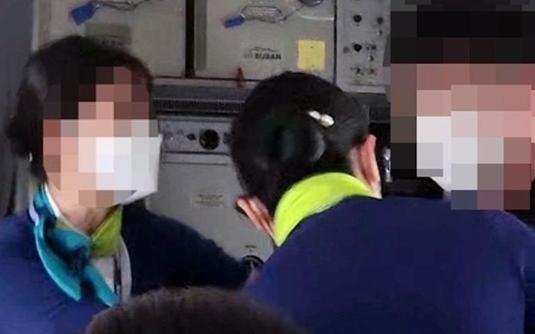 "누가 애 낳으래?" 기내서 난동 부린 남성, 법정에선 "제가 다 잘못했다" 기사 관련이미지