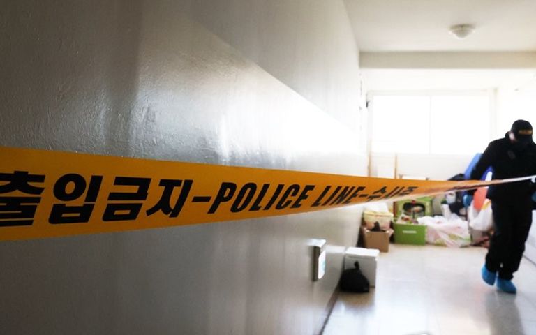 "아내와 두 아들이 죽어있어요"…태연히 신고한 남성이 범인이었다 기사 관련이미지