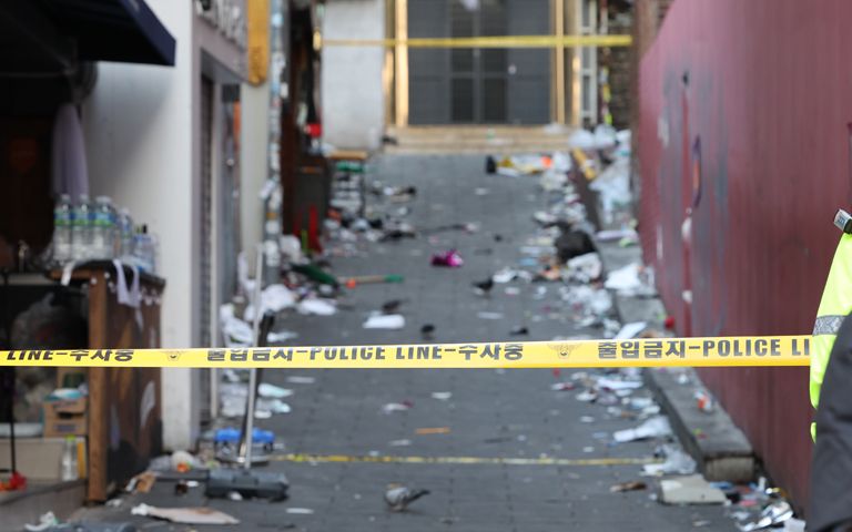 주최자 없이 발생한 이태원 참사, 17년 전 상주 압사 사건과 비교해보면 기사 관련이미지