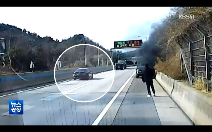 같은 '검은 연기' 봤는데...차 세워 불 끈 버스기사, '쌩'하고 지나간 경찰 기사 관련이미지