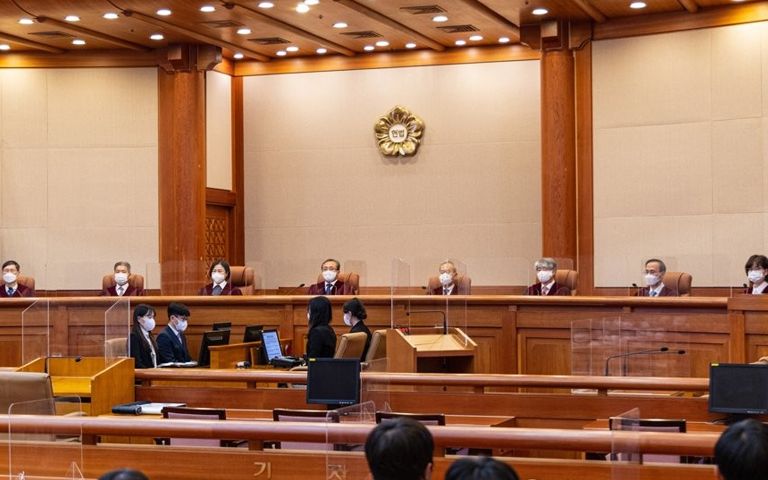 헌재 "아동 성범죄자의 공무원·군인 임용, 영구적 제한은 부당" 기사 관련이미지