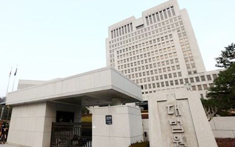 미성년 자녀 둔 성전환자…11년 만에 '남성 → 여성' 변경 허용 기사 관련이미지