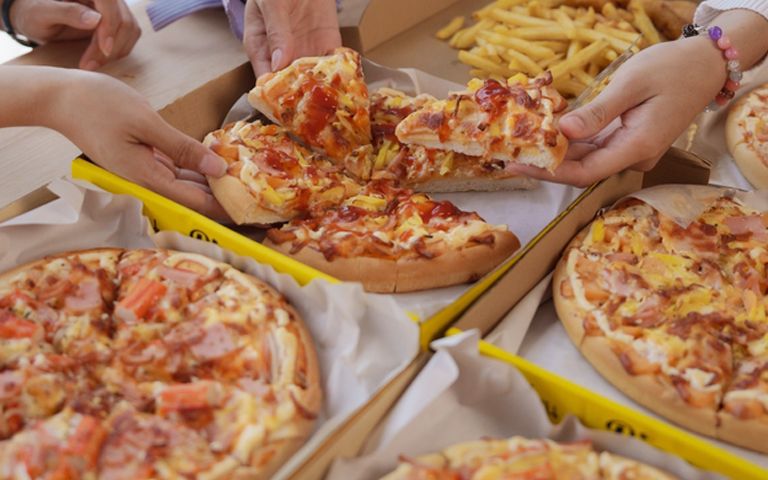 "고생 많다"며 군의원이 공무원들에게 쏜 치킨·피자…이것도 '죄'입니다 기사 관련이미지