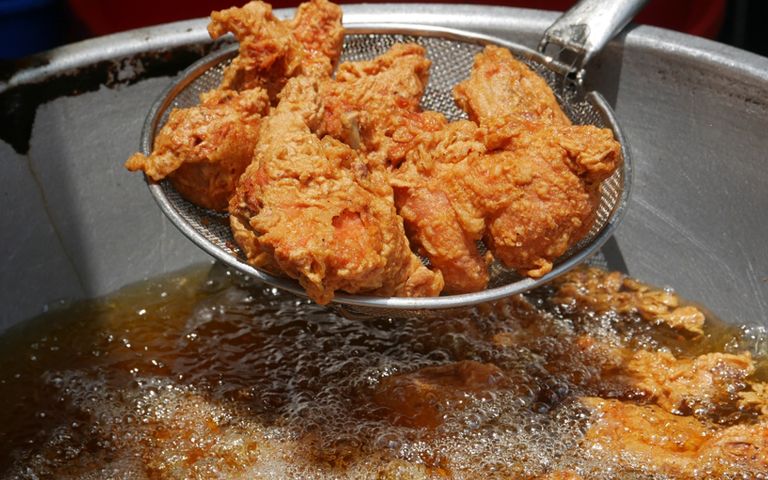 치킨집에서 "기름 냄새 난다"고 행패 부린 이웃 주민…그 대가는 벌금 50만원 기사 관련이미지