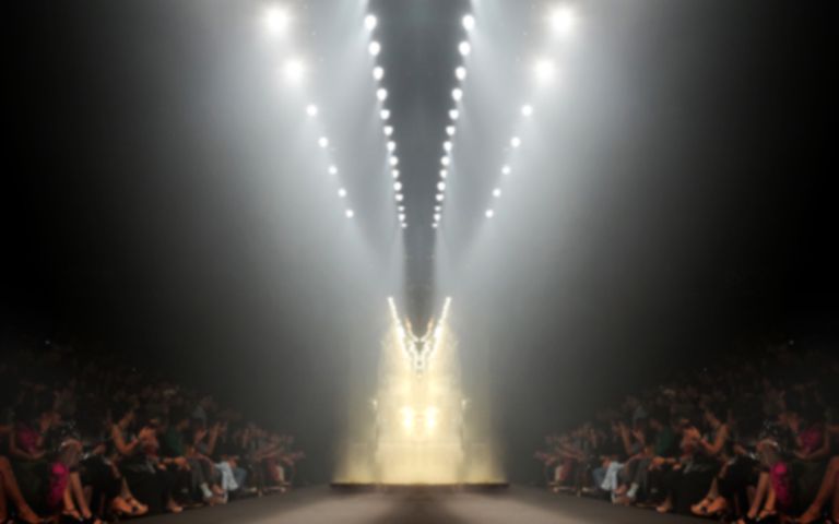 제자에게 속옷 패션쇼 영상 보낸 교사…법원 "유튜브 조회수 4900만회, 음란물 아니다" 기사 관련이미지