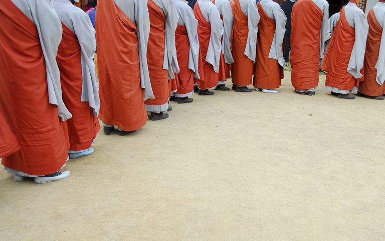 50명 대치, 몸싸움, 병원 이송…1200년 역사 품은 해인사에서 벌어진 일 기사 관련이미지