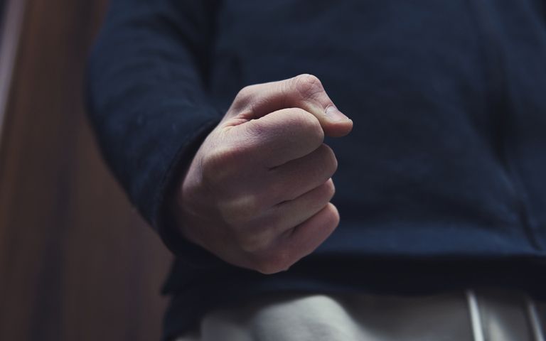 흉기 휘둘러 전 연인 하반신 마비 만든 30대, 3년 줄어 징역 5년 기사 관련이미지