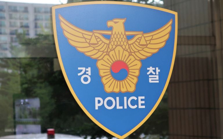 '기부왕'으로 불리던 장학재단 이사장, 가사도우미 추행 혐의로 입건 기사 관련이미지