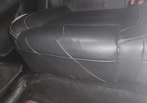 택시만 타면 좌석 가죽에 칼질한 60대…피해 택시만 52대 기사 관련이미지