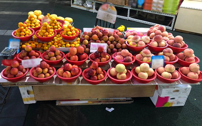 인도에 상품 깔고 시끄럽게 홍보하는 마트…불편 큰데, 어떻게 대응하는 게 좋을까요 기사 관련이미지