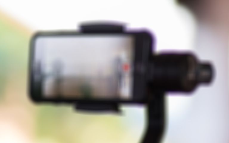 옷 벗기고 폭행하고, SNS로 생중계⋯도 넘은 '학폭' 중학생 구속 기사 관련이미지