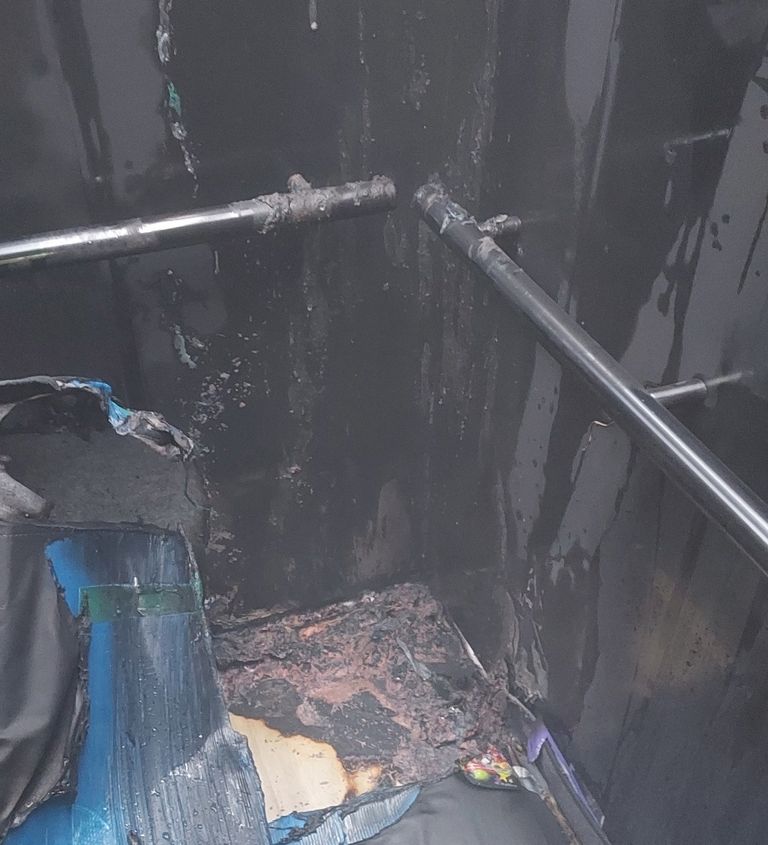 지난 19일 오후 전북 익산시의 한 영화관 엘리베이터에서 불이 났다. 화재는 일회용 라이터를 가지고 있던 10대 소년 A군으로부터 시작됐다. /연합뉴스