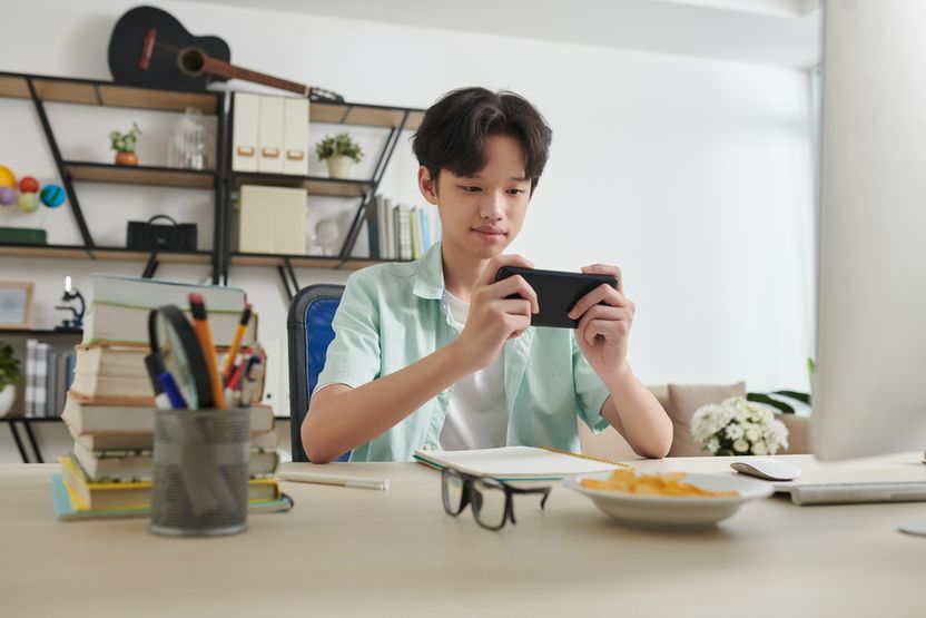 미성년자가 모바일 게임을 하다 성적인 욕설해 고소당했는데, 어찌해야? 기사 관련이미지