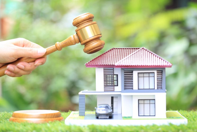 10년 별거한 남편과 '황혼이혼' 원해…이혼 소송하고 남편 명의 집 가압류할 수 있나? 기사 관련이미지