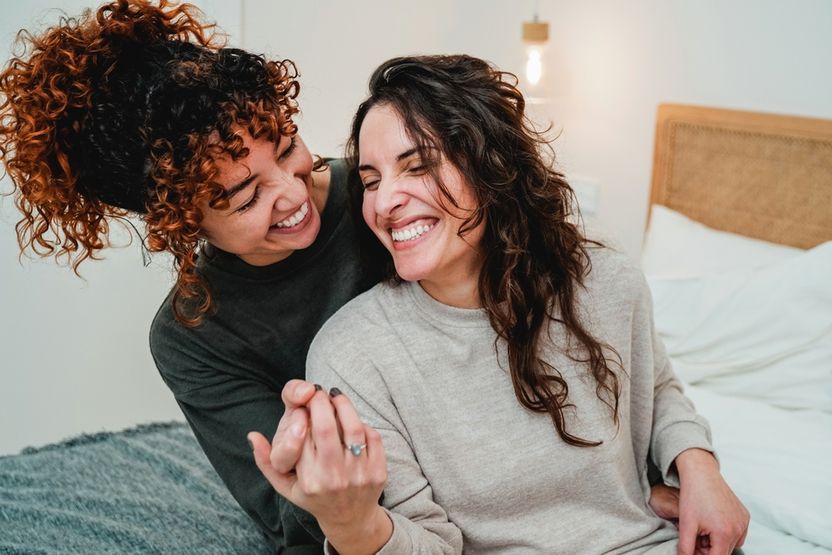 아내가 다른 여성과 불륜 저지르다 발각돼…‘동성 불륜’도 이혼 및 상간 소송할 수 있나? 기사 관련이미지
