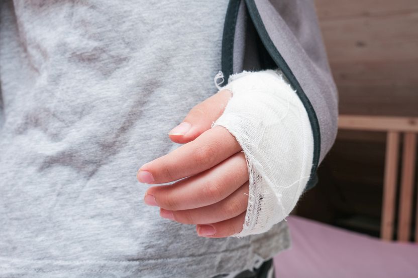 초4 아들이 커터칼에 상해 입고 수술…“그런데 가해 학생과 학교 측은 사과 한마디 없어” 기사 관련이미지