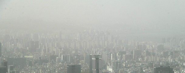 한반도 덮친 올 최악 황사, 주말에도 계속돼…“마스크 꼭 착용해야” 기사 관련이미지