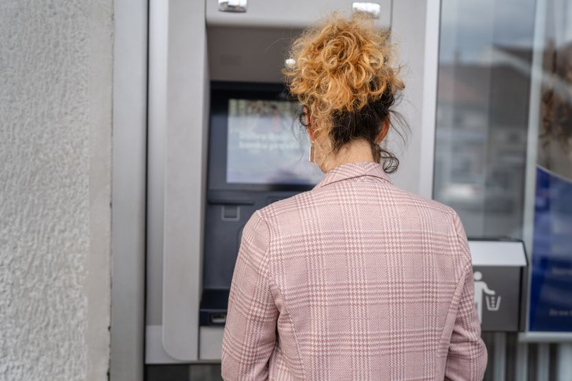 새엄마가 부친 사망 직전에 예금을 전부 빼내 가…“절도죄로 고소할 수 있나?” 기사 관련이미지