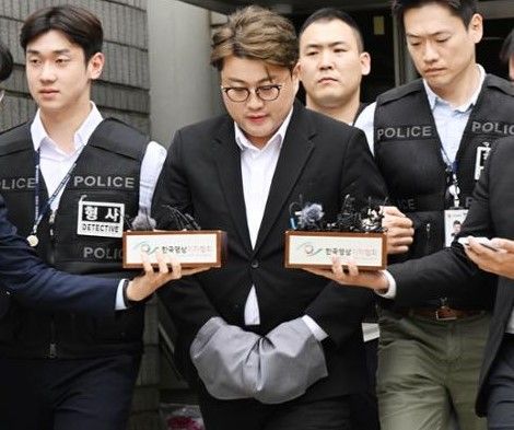 김호중, 포승줄 묶인 채 유치장으로…‘음주 뺑소니’ 50분 구속심사 종료 기사 관련이미지