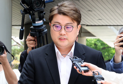 ‘검찰총장 직무대행 출신’ 김호중 변호인 돌연 사임…“구체적인 건 말씀드릴 수 없다” 기사 관련이미지