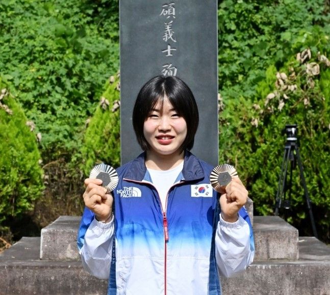 “할아버지, 메달 따 왔어요”…독립운동가였던 현조부 기적비에 메달 바친 허미미 기사 관련이미지