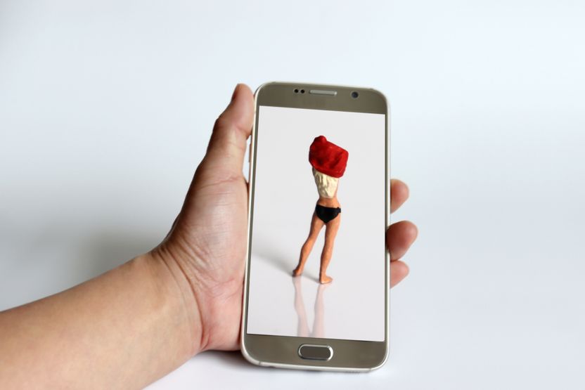 남자 친구 휴대전화기에서 몰래 찍은 알몸 사진과 성행위 동영상 발견했는데…. 기사 관련이미지