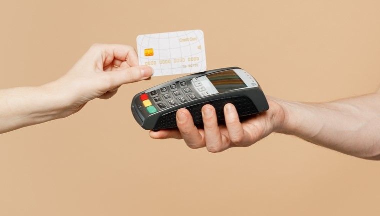 길에서 주운 신용카드 사용했다가 경찰 출석 연락받아…어떤 처벌 받게 되나? 기사 관련이미지