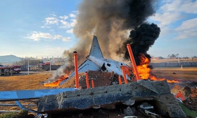 제주항공 참사 사고 수습 이틀째…사망자 141명 신원 확인 기사 관련이미지