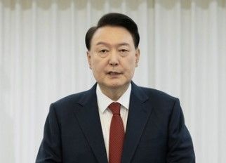 ‘내란수괴 혐의’ 윤석열 대통령 체포영장 발부···헌정 사상 처음 기사 관련이미지