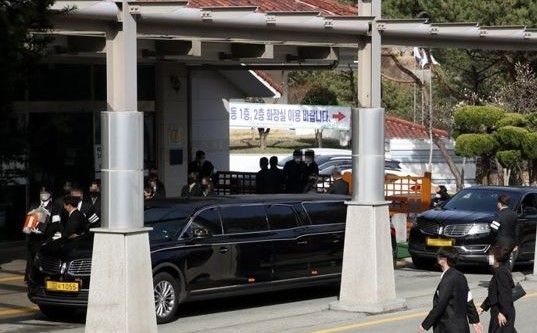 독감 대유행에 폐렴 사망 급증…“화장장이 꽉 차서 4일장 치릅니다” 기사 관련이미지