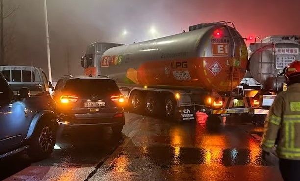 “블랙아이스 조심하세요”…경기 고양 일대 3건 사고로 차량 105대 연쇄 추돌 기사 관련이미지