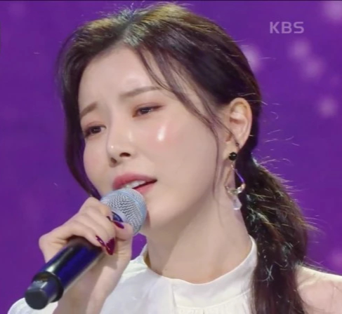 “키워줄테니 내 여친 해라”…‘스폰’ 제의 폭로한 여가수 기사 관련이미지