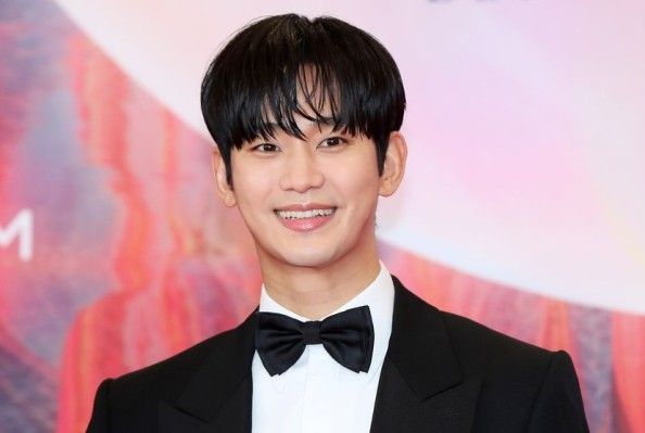 김수현 오늘 기자회견…쟁점은 미성년 교제 여부 기사 관련이미지