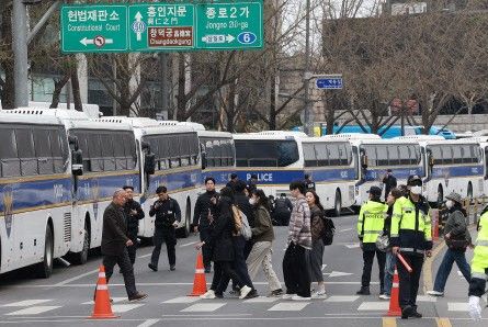 서울은 오늘부터 ‘을호비상’…尹 탄핵 선고 하루 앞두고, 경찰력 50% 동원 기사 관련이미지
