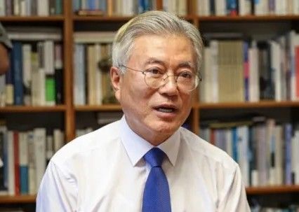 검찰, 문재인 전 대통령 ‘뇌물 혐의’로 기소…“2억 1,787만 원 뇌물수수 공범” 기사 관련이미지