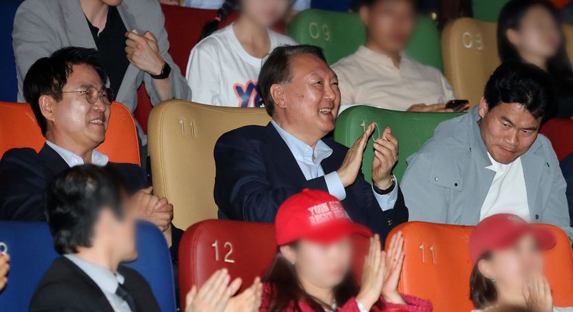 윤석열, ‘부정선거 다큐’ 시사회 등장… 파면 뒤 첫 공개 행보 기사 관련이미지