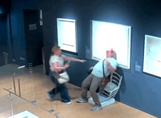 ‘반 고흐 의자’ 부수고 도망친 커플...한국 법은 어떻게 판단할까? 기사 관련이미지