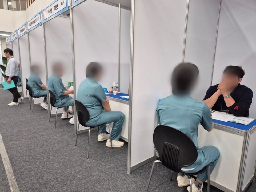 출소 앞둔 수형자 403명, ‘새 출발’ 위한 채용면접 봤다 기사 관련이미지