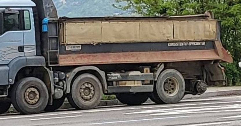 덤프트럭 바퀴 빠져 여고생 의식불명…운전자, 정비 소홀했다면 실형 가능성 기사 관련이미지