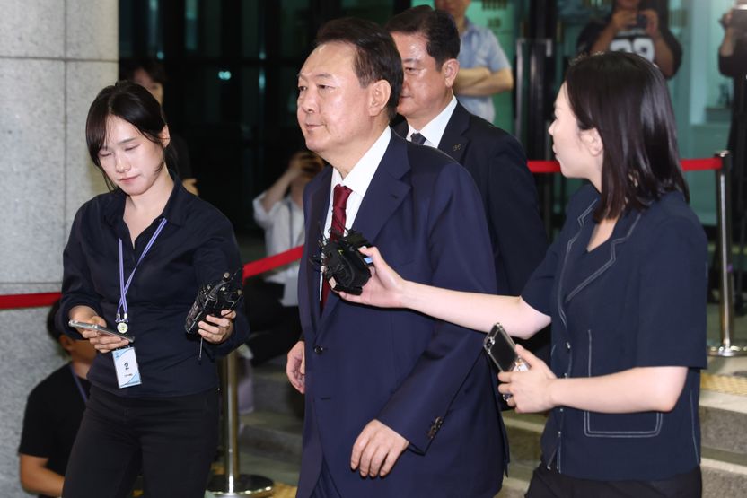 윤석열 전 대통령, 특검 첫 소환 불응…특검 "재소환도 거부하면 체포영장" 기사 관련이미지