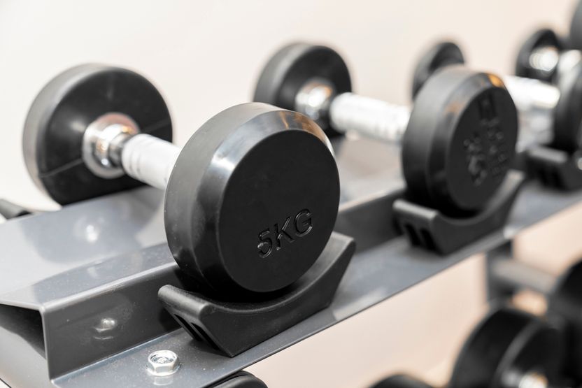 하늘에서 아령이 떨어졌다…차량 박살낸 아찔한 사고, 법원이 본 '참작 사유'는 기사 관련이미지