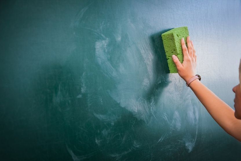 "뉴진스가 내 앞에서 벗고 있다" 성희롱 일삼은 영어학원장, 결국 유죄 기사 관련이미지