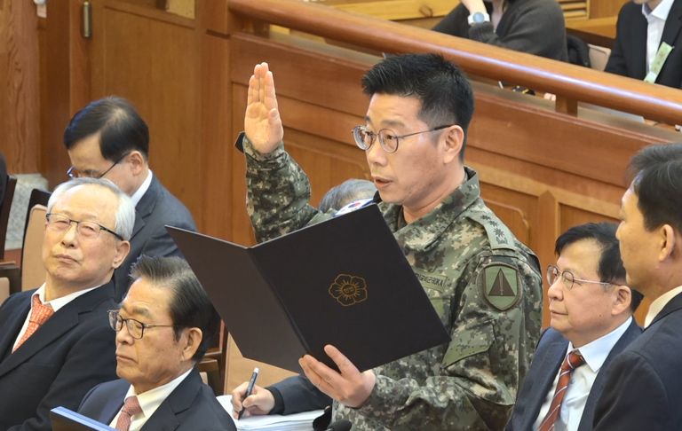 계엄 때 ‘소신’ 지킨 대령에 ‘장군’ 달아준다…특진 막던 계급의 벽 무너져 기사 관련이미지